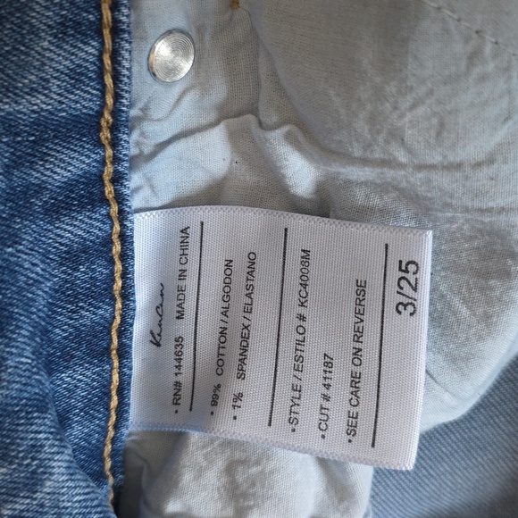 KanCan Women's Size 3 25 Mariko High Rise Slim Straight Leg Distressed Jeans - Picture 3 of 4